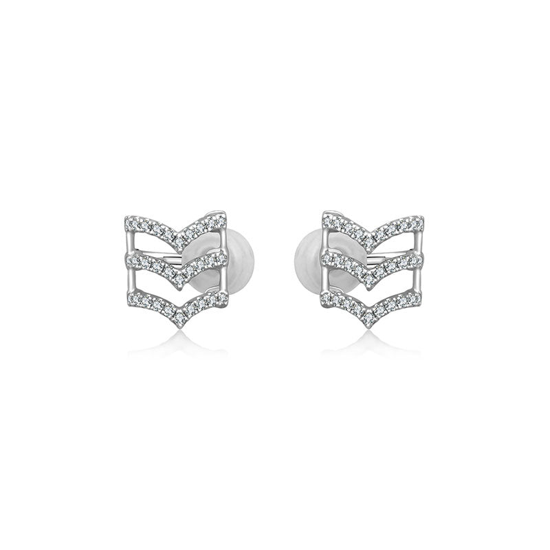 18k Gold Triple Curve Diamond Ear Cuff - Genevieve Collection