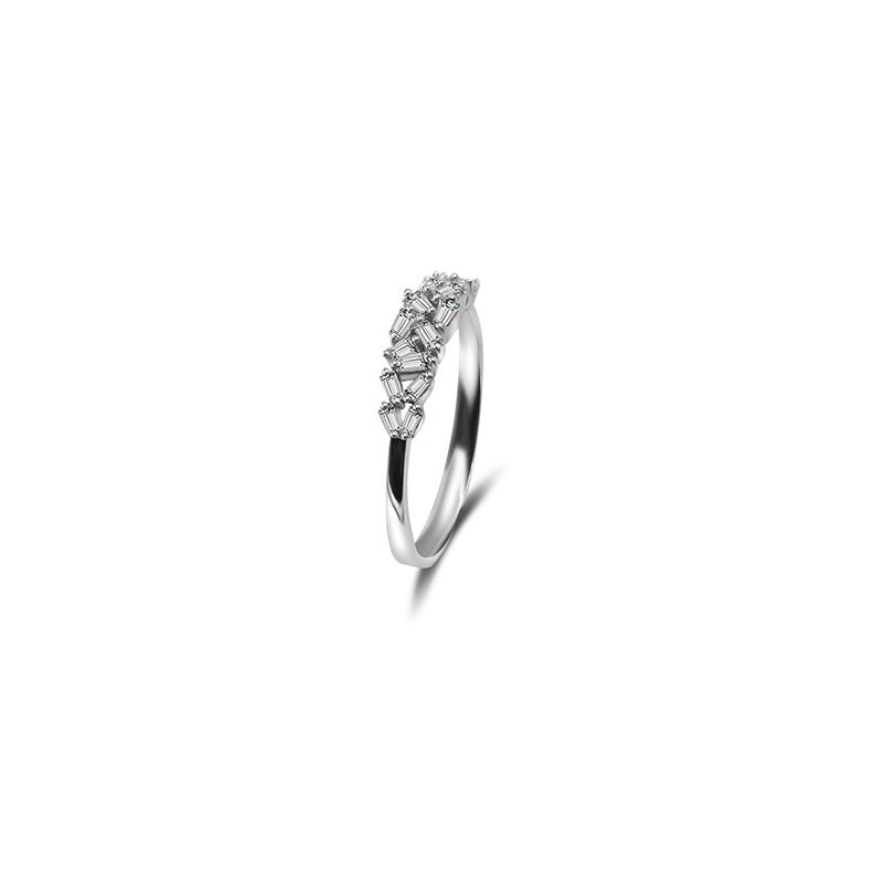 18k Gold Irregular Shape Diamond Ring - Genevieve Collection