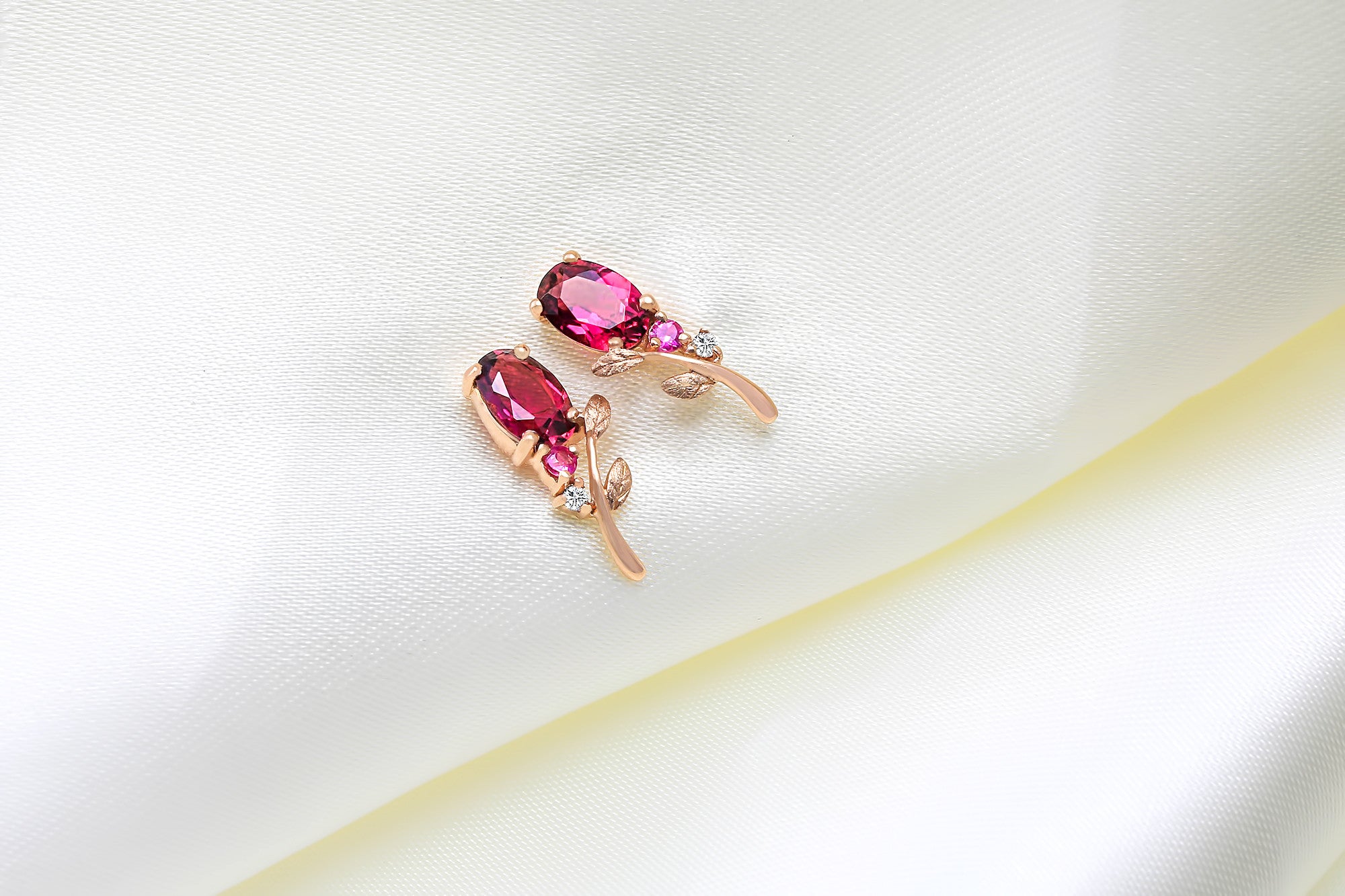 18k Gold Petite Fleur Earring - Genevieve Collection