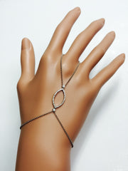 18k Gold Mysterious Eye Hand Bracelet (2 Ways) - Genevieve Collection